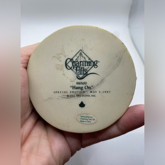 Charming Tails Hang On! Special Edition Skunk/Rabbit Figurine Fitz & Floyd - Picture 5 of 6